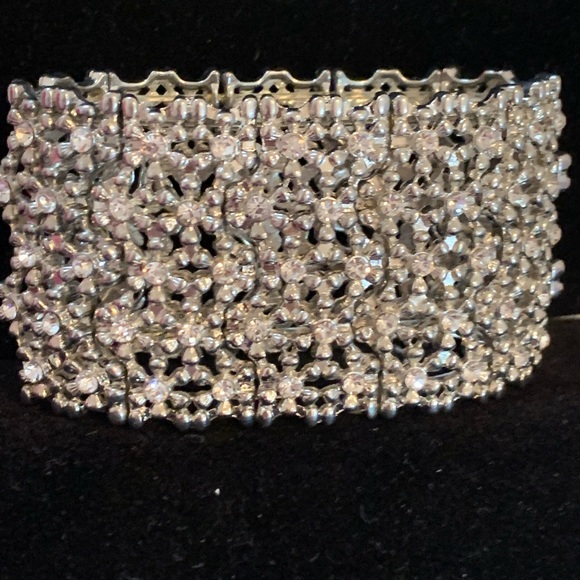 Stretch Cuff Bracelet With BLING - Picture 2 of 9